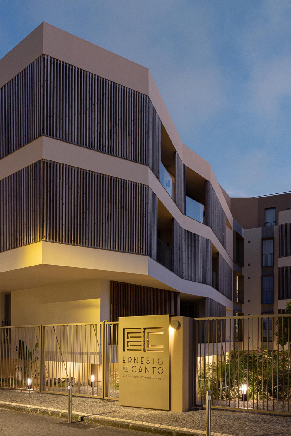 ERNESTO DO CANTO住宅区丨葡萄牙蓬塔德尔加达丨BOX arquitectos-260