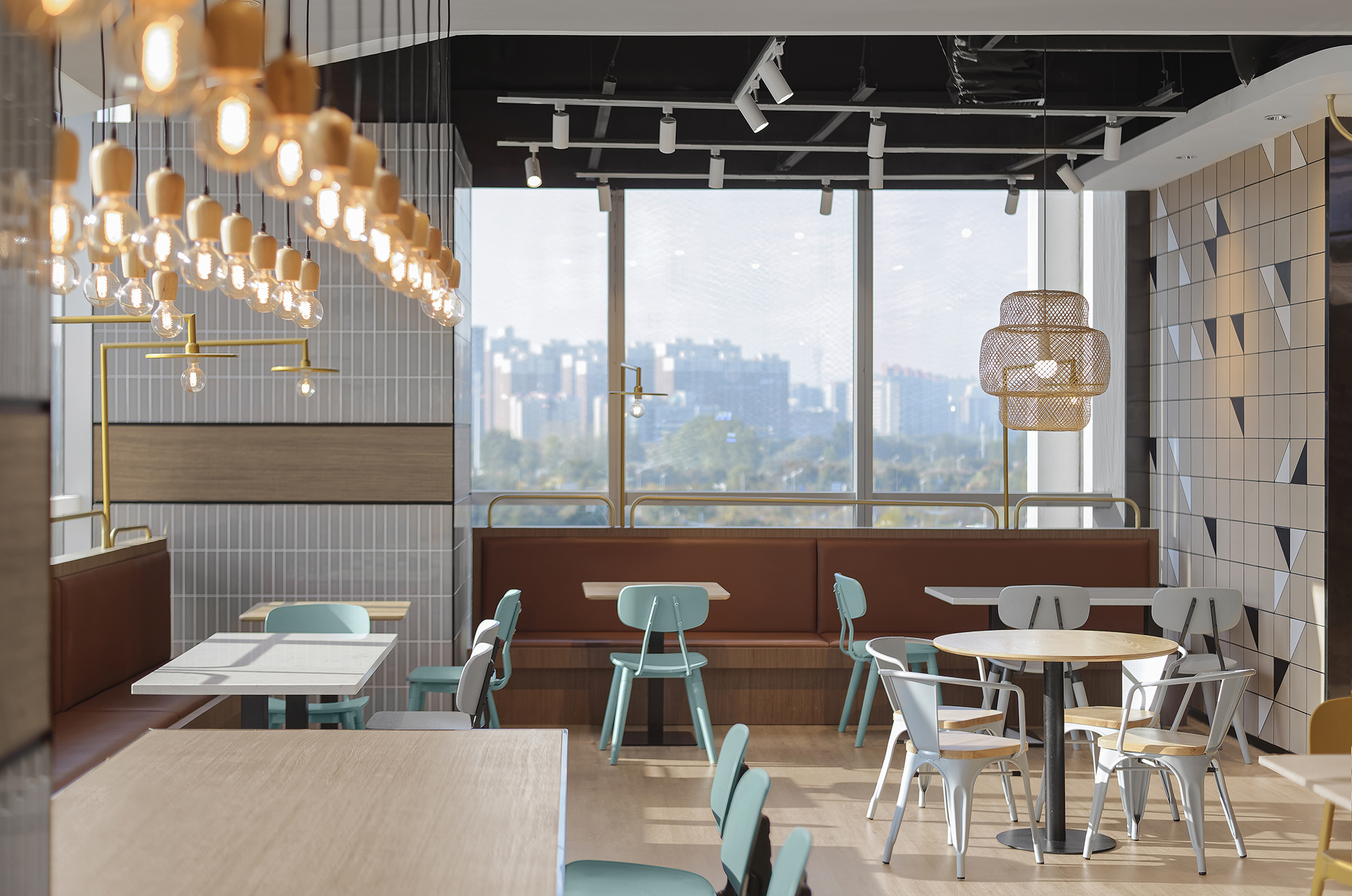 新天地 360 广场的社交美食广场-16