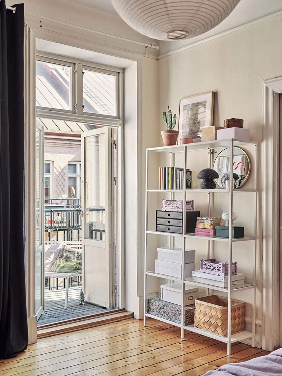 瑞典年轻家庭的复古现代主义色彩家园-7