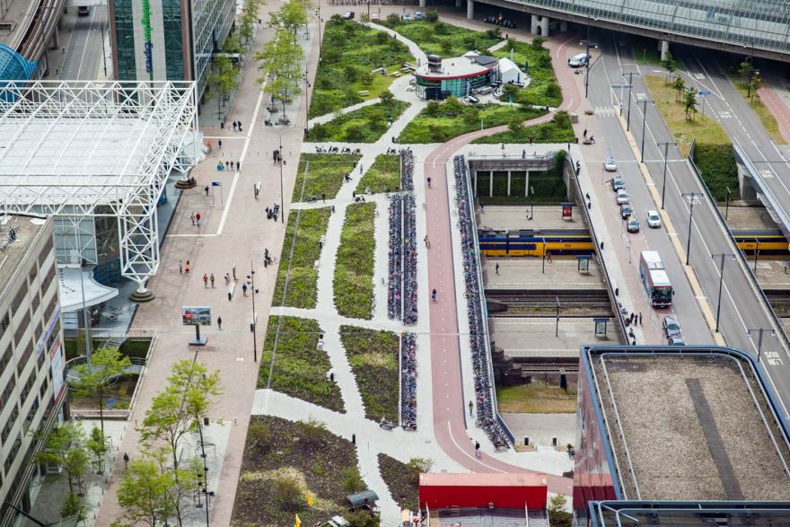 阿姆斯特丹交通枢纽绿色公共空间惊艳变身-7