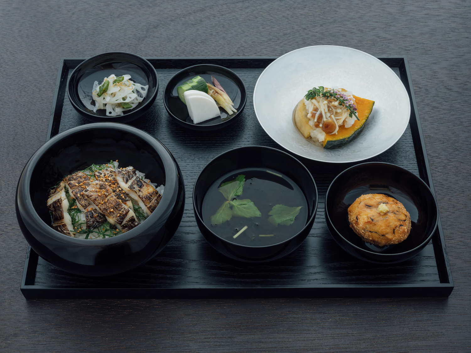 日本汤河原温泉 Yugawara Soyu Books and Retreat,宁静的森林庇护所-40