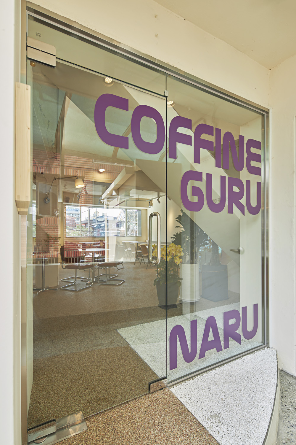 白色与木纹，27 平米高级咖啡厅设计-18