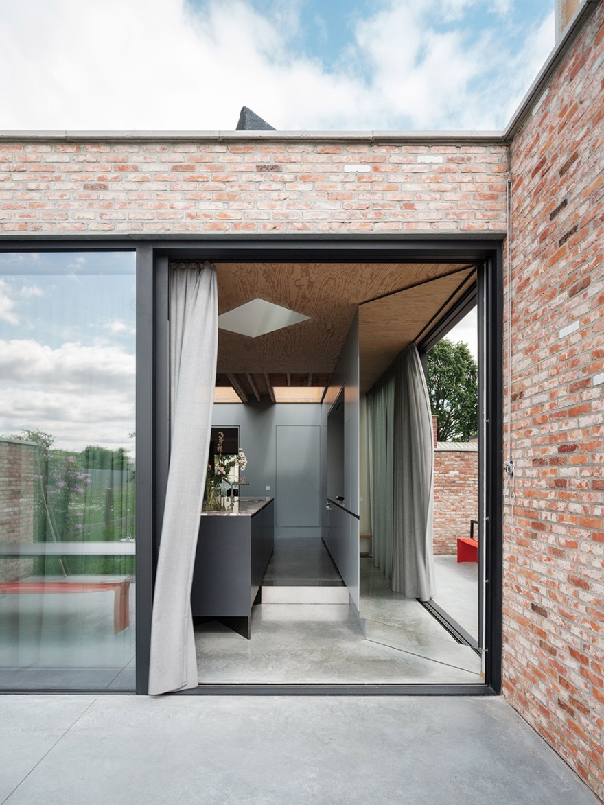 比利时 MIKA 住宅 | 紧凑空间中的自然延伸-32