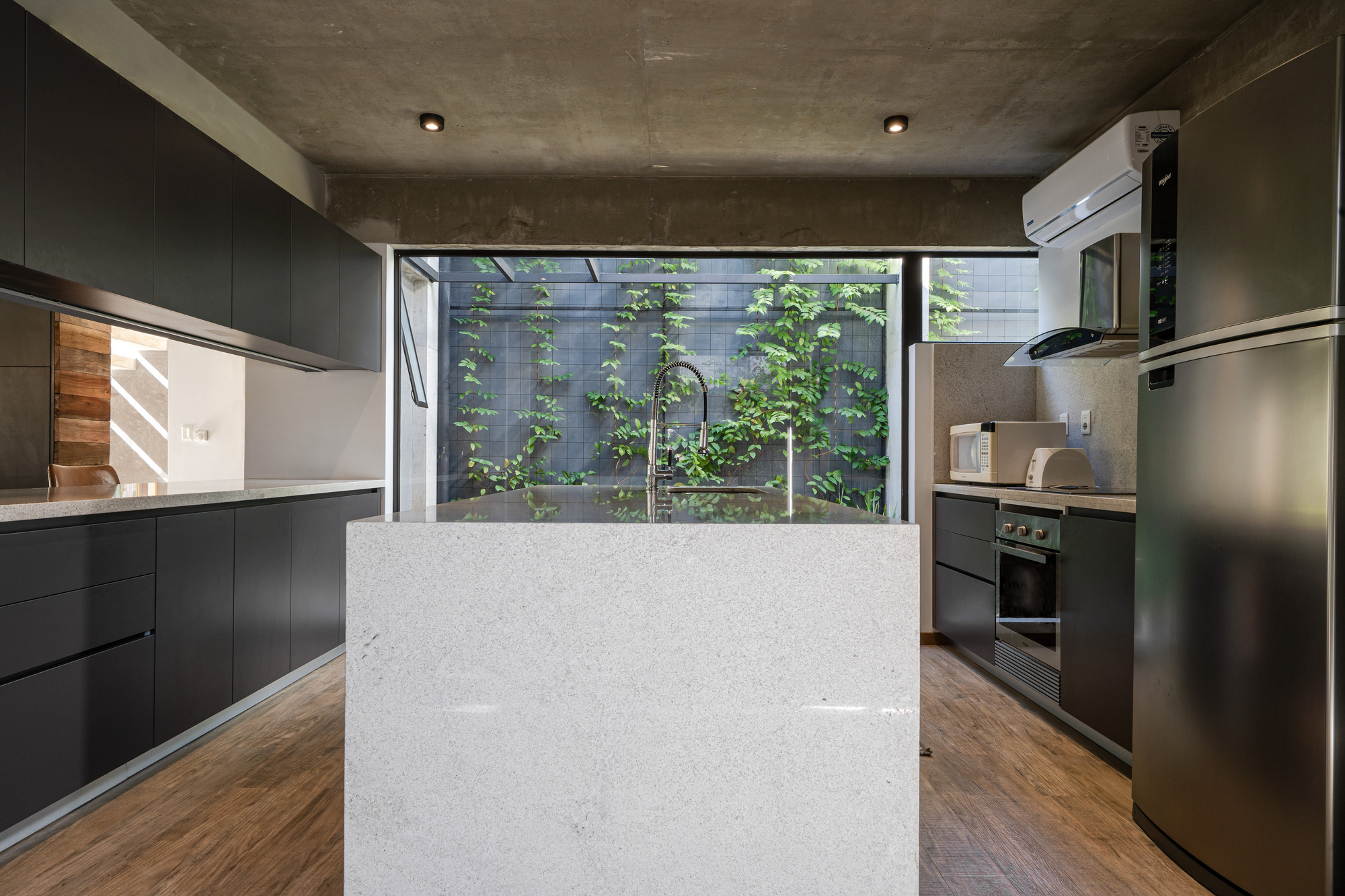 Levitate House / BAUEN-38