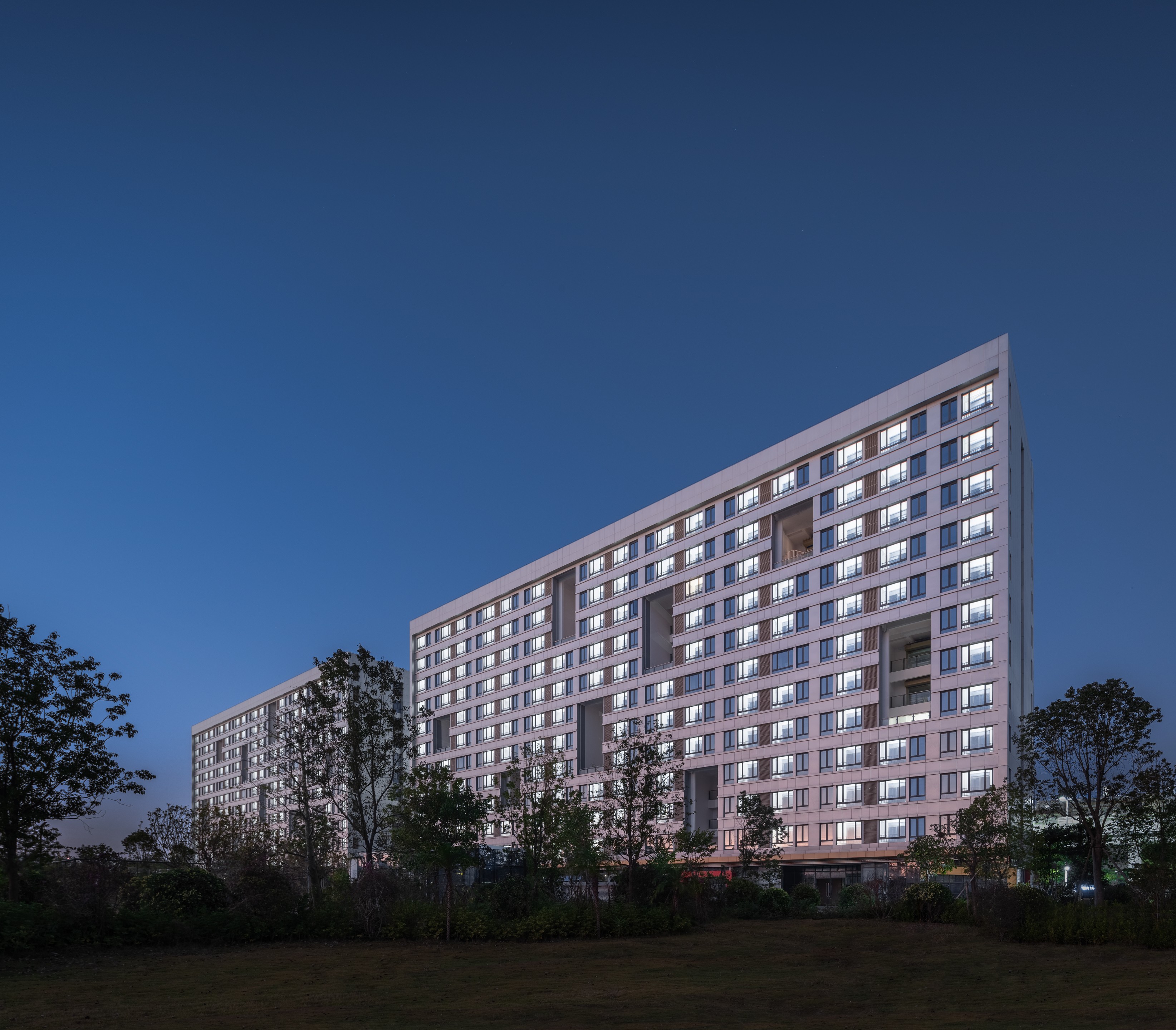 深圳航空公司总部东区员工宿舍(B19,B20)丨中国深圳丨深圳大学建筑设计研究院有限公司“钟中+钟波涛”工作室-49