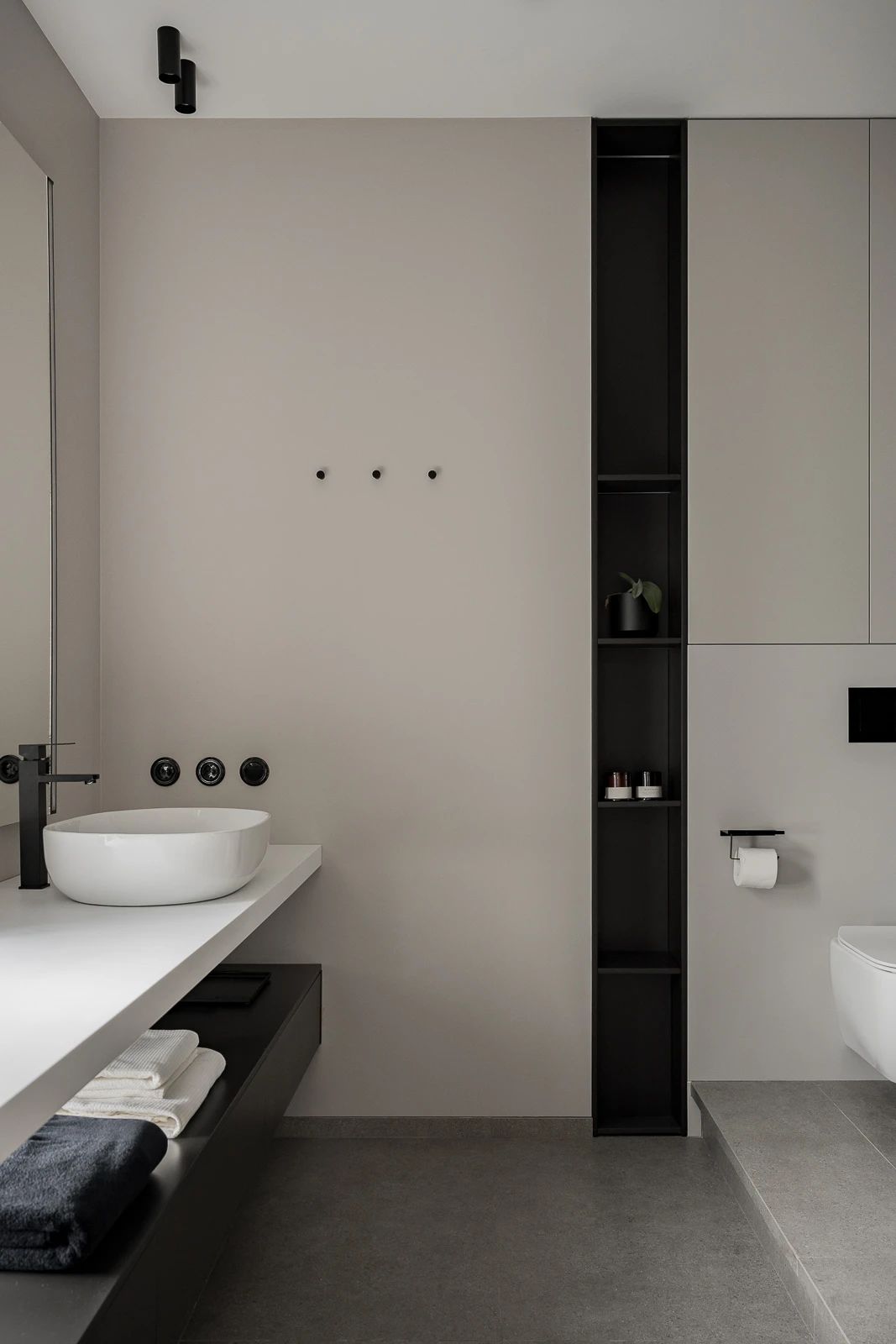 四口之家的现代室内设计-35