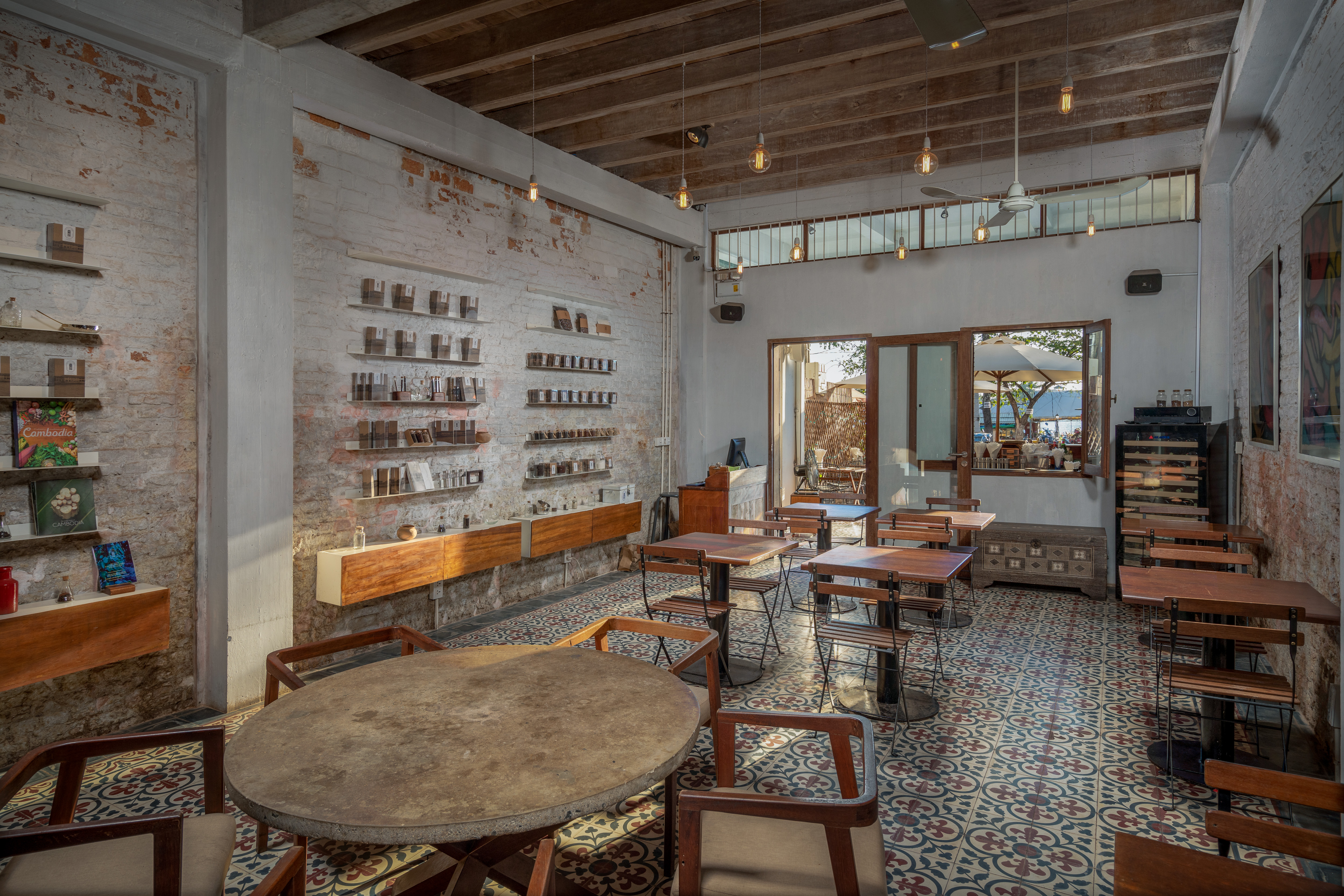 河畔古宅的现代新生 | Kampot 老店屋的创意改造-12