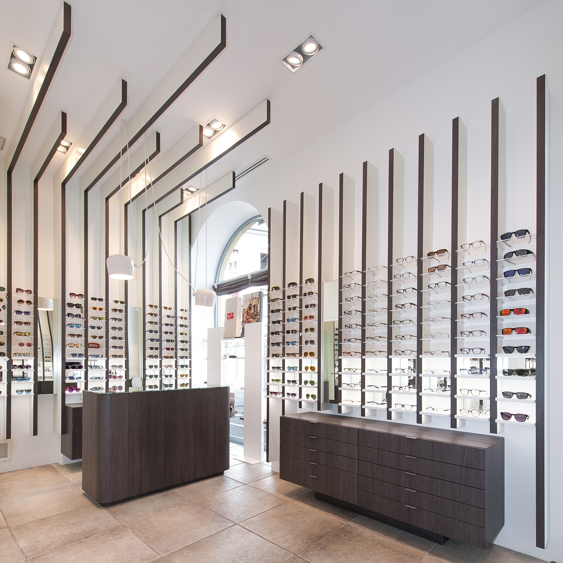 百年眼镜店的现代变身-12