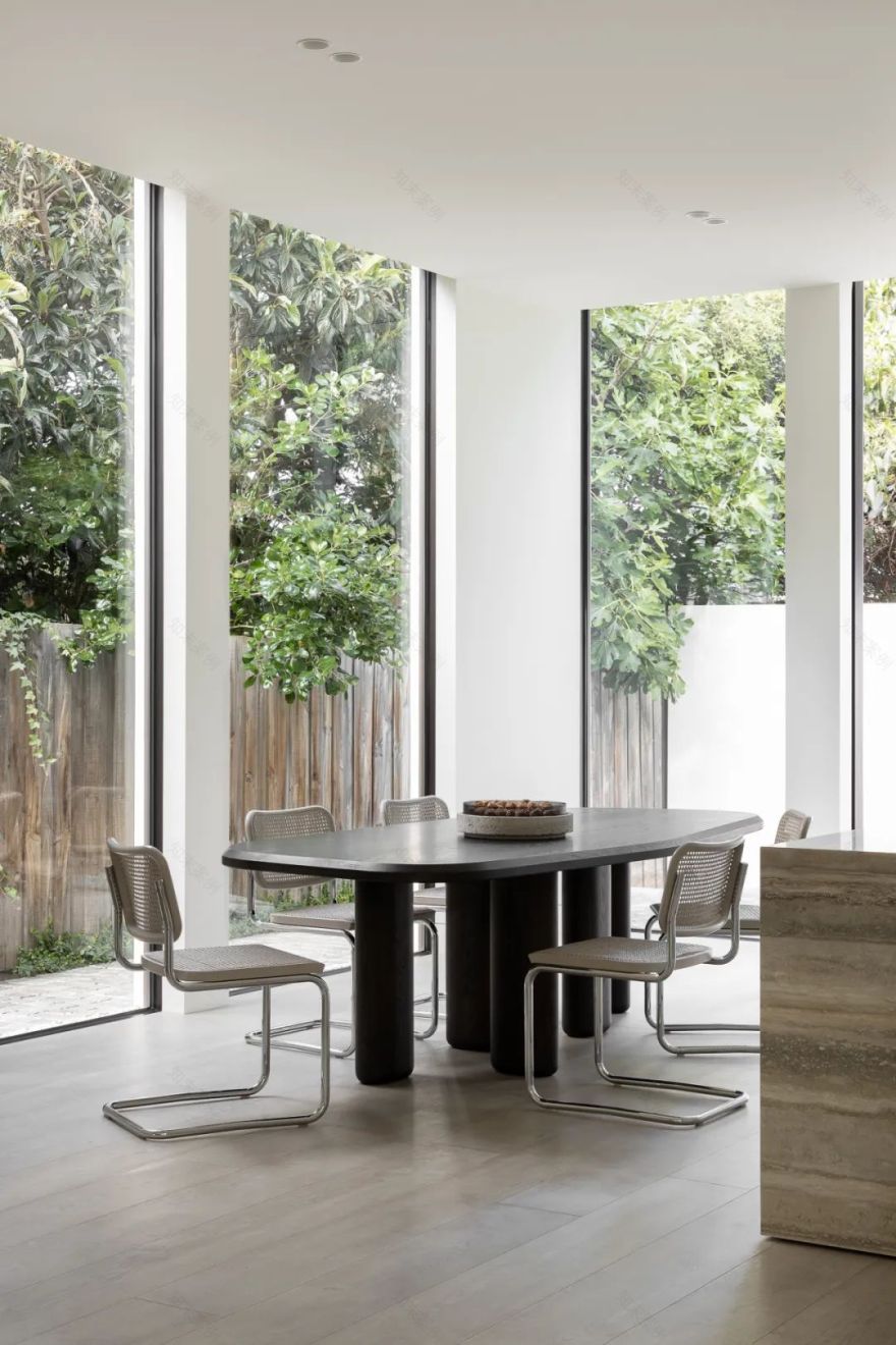 光与开放 · 艾玛·塞尔泽的极简之家丨澳大利亚墨尔本丨Selzer 设计工作室-0