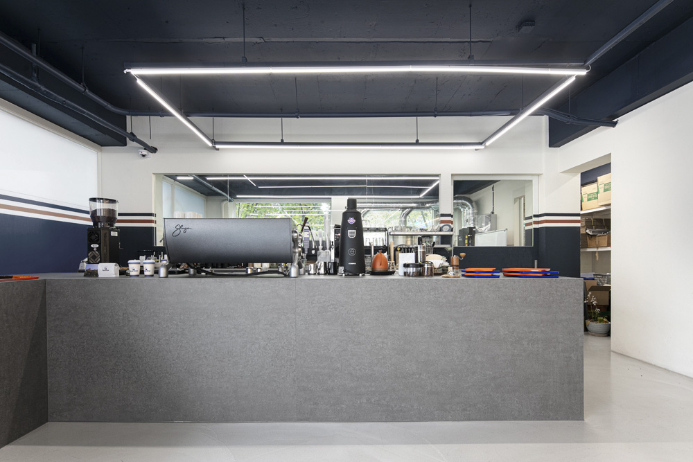 首尔 50 平小空间打造出的工业风咖啡厅-9