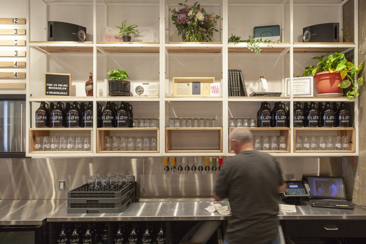 布洛姆米德沃克斯-25