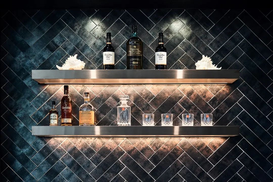 咖啡色调的佛系复式楼设计丨大树装饰-12