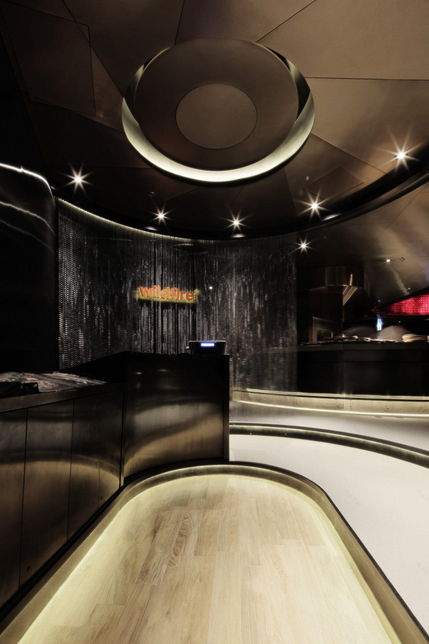 香港山顶大厦的野火披萨酒吧与烧烤店-19