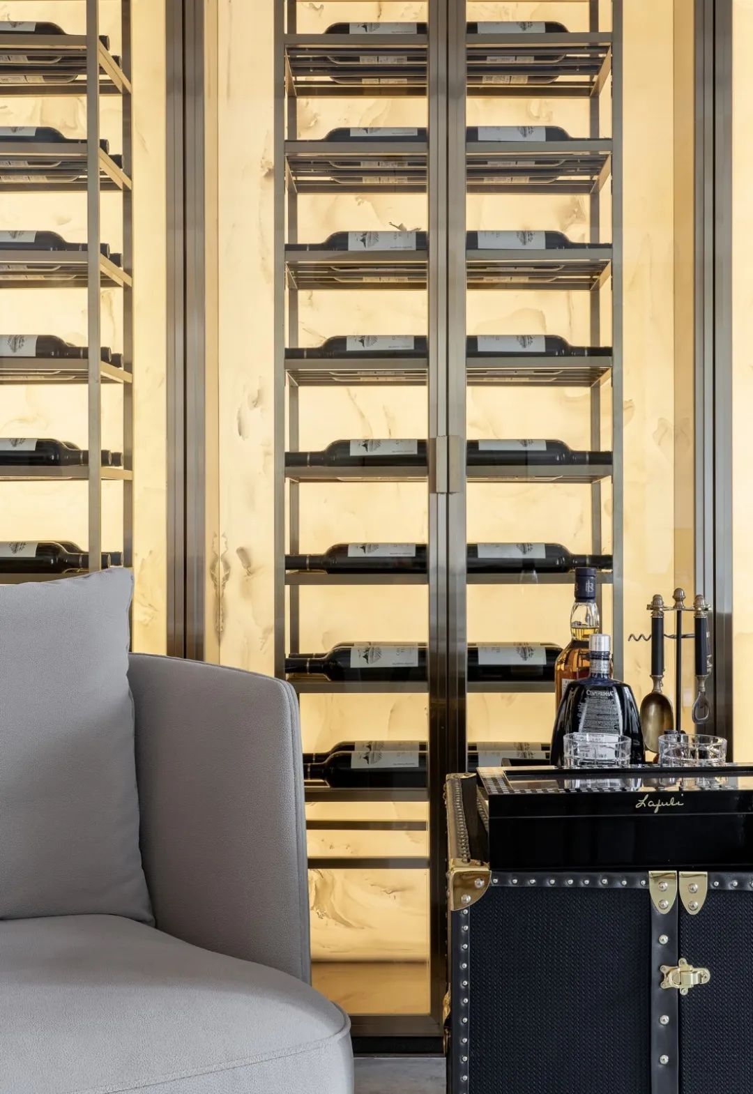 全球视野下的轻奢公寓设计丨中国上海丨HWCD 设计工作室-56