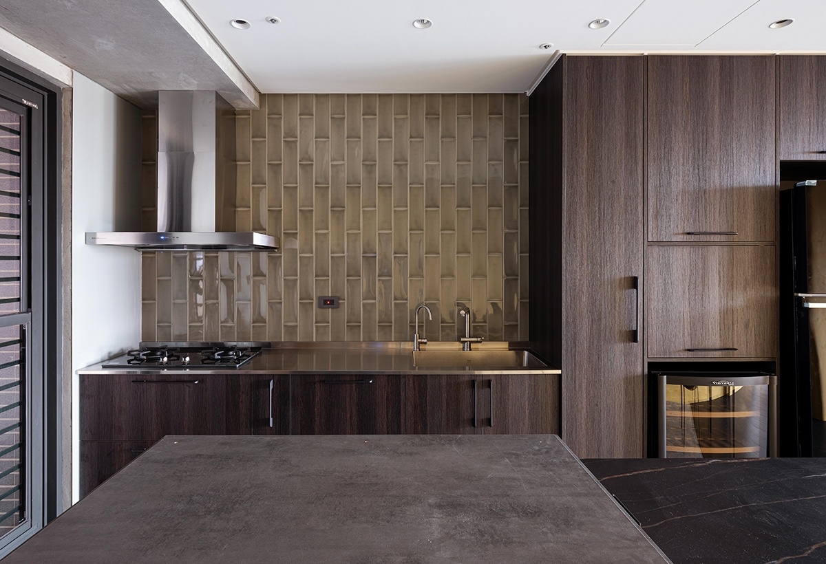 玩味 A New Day | 发型师的美学公寓,色彩与材质的激情碰撞-20