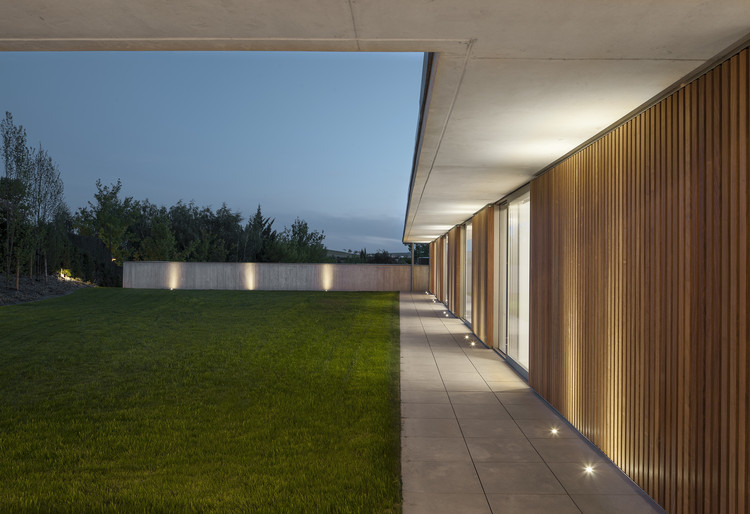 混凝土与木质的和谐交响曲——西班牙 Navarre 私人住宅设计-20