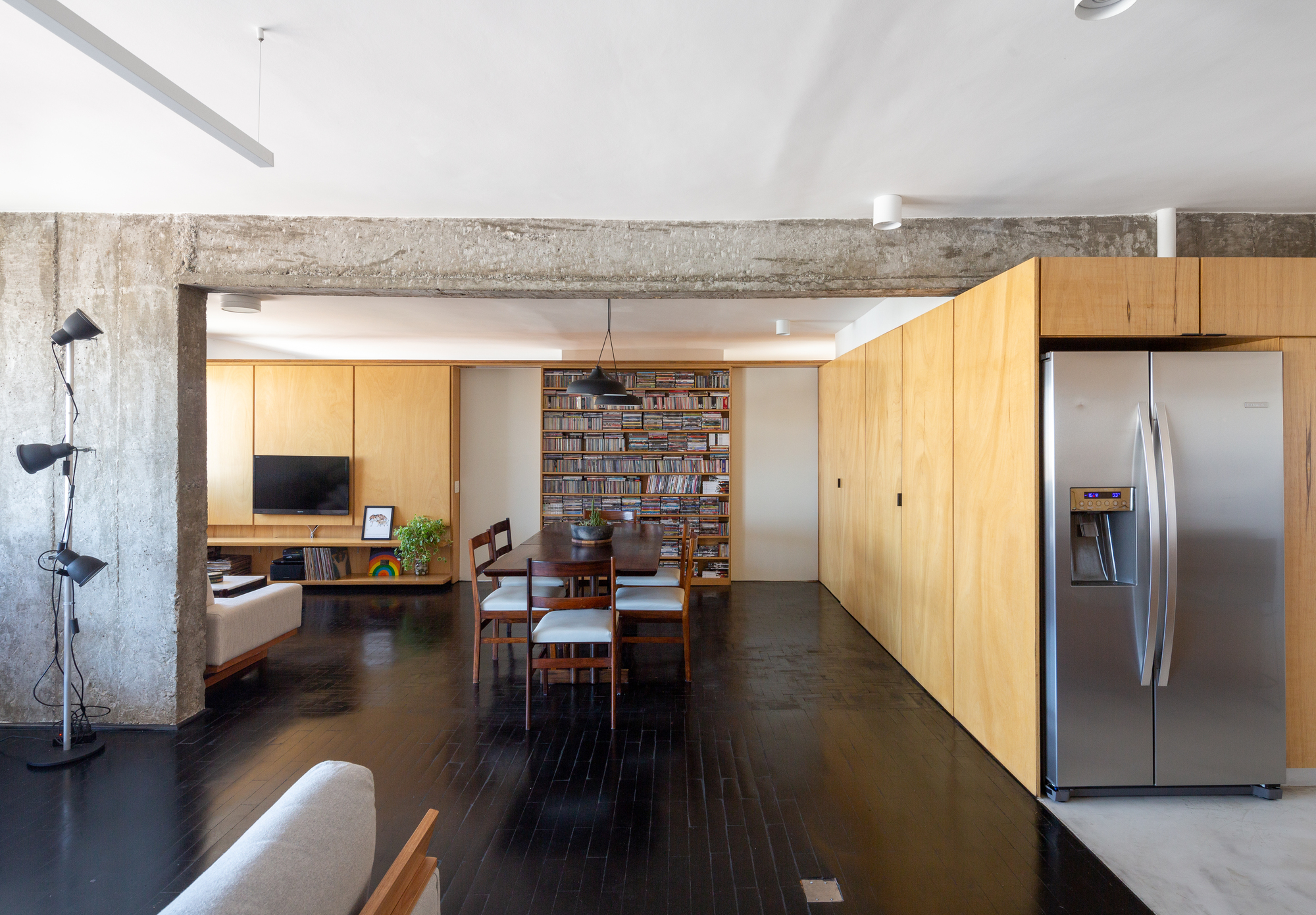 巴西 Mooca 社区 60 年代公寓的翻新之旅-17