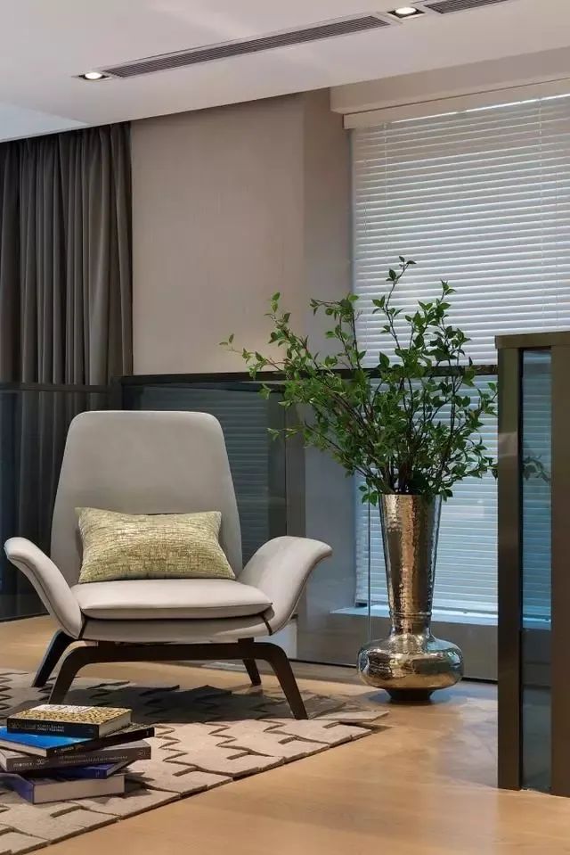 现代简约风打造 570 平米联排别墅生活空间-6