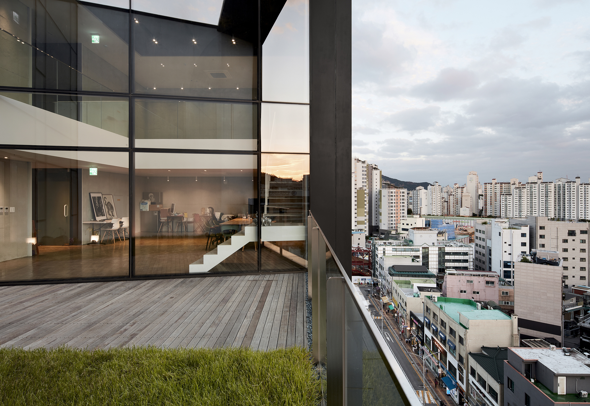 Triplet Code Imun Neighborhood Facility / L'EAU design-14