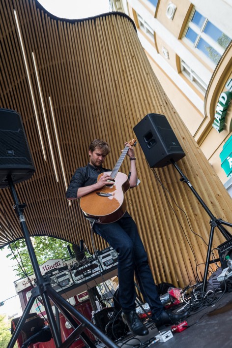 芬兰街头互动表演亭-13