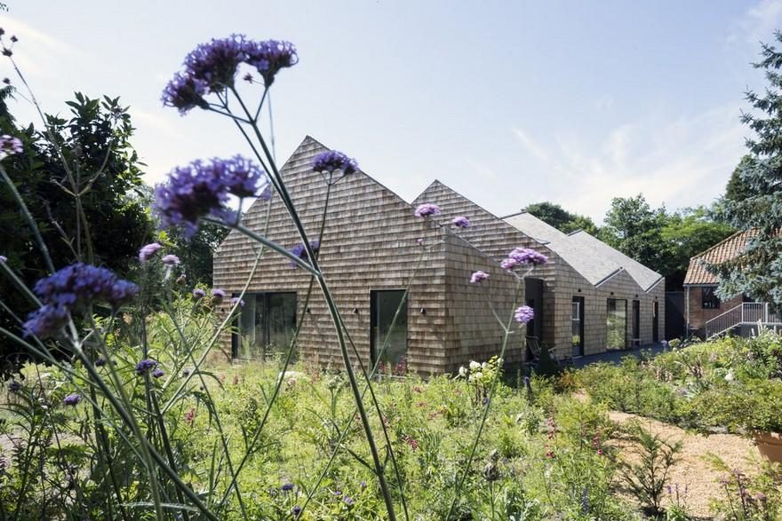 Blee Halligan Architects Transforms a Tired Brick Barn into Modern Accommodation-0
