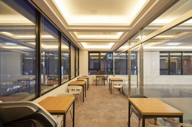 融合实用与美观的 56 平爱犬咖啡厅设计-13