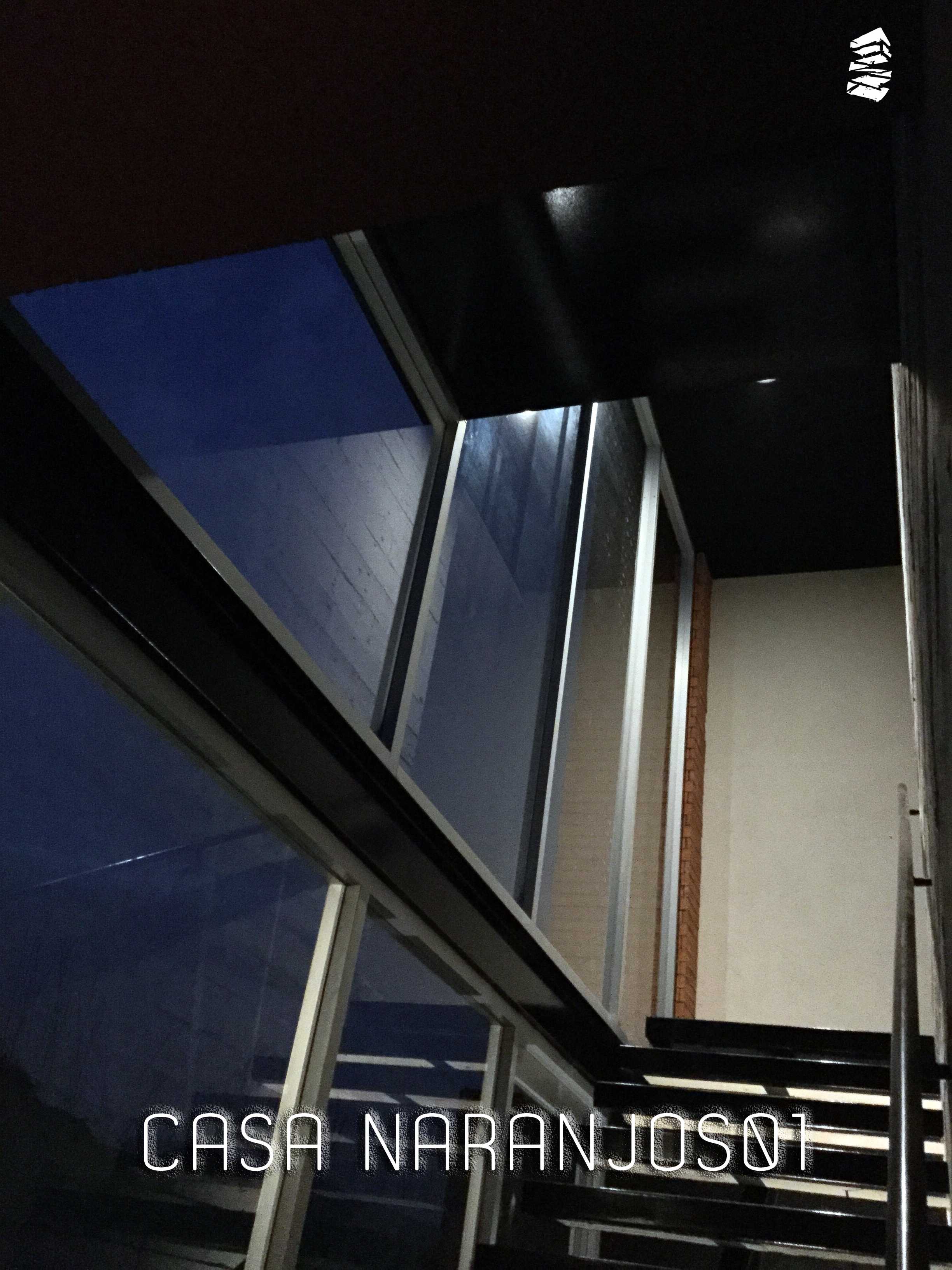 橙色房子 或 橘色房子 或 橙子屋 （具体需根据上下文确定）-26