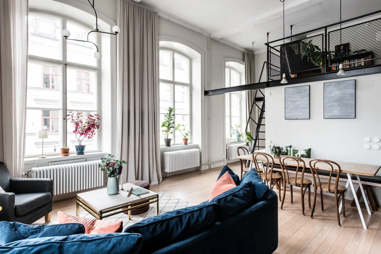 瑞典工业风 loft 设计，现代黑色厨房成亮点-9