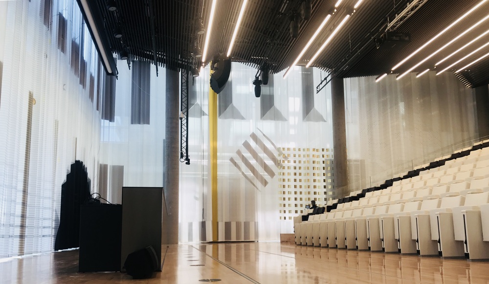 Madrid 银行大厅双层窗帘设计 | 欧陆风格与透明几何的融合-6