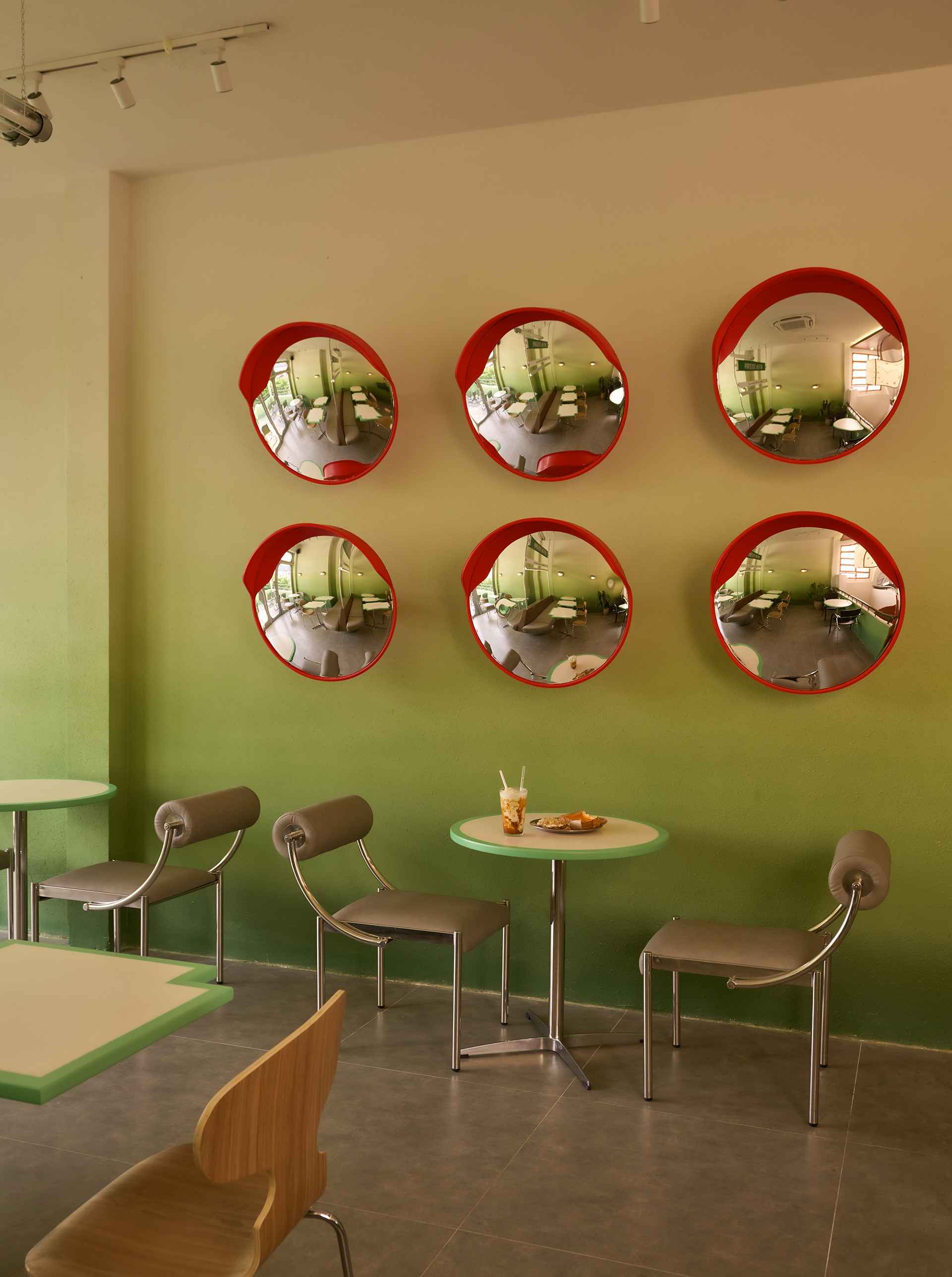 黑石头黎文师（这里ĐEN ĐÁ直译为黑石头，LÊ VĂN SỸ音译为黎文师 ，由于不清楚具体所指，可能翻译存在一定局限性） 丨越南胡志明市丨未明确提及设计公司,有主创人员信息-38