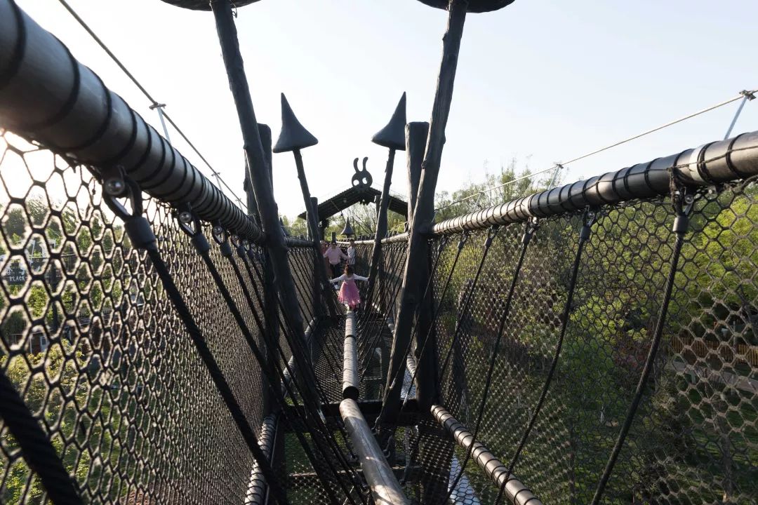 黑森林 | 儿童乐园的黑色艺术-54