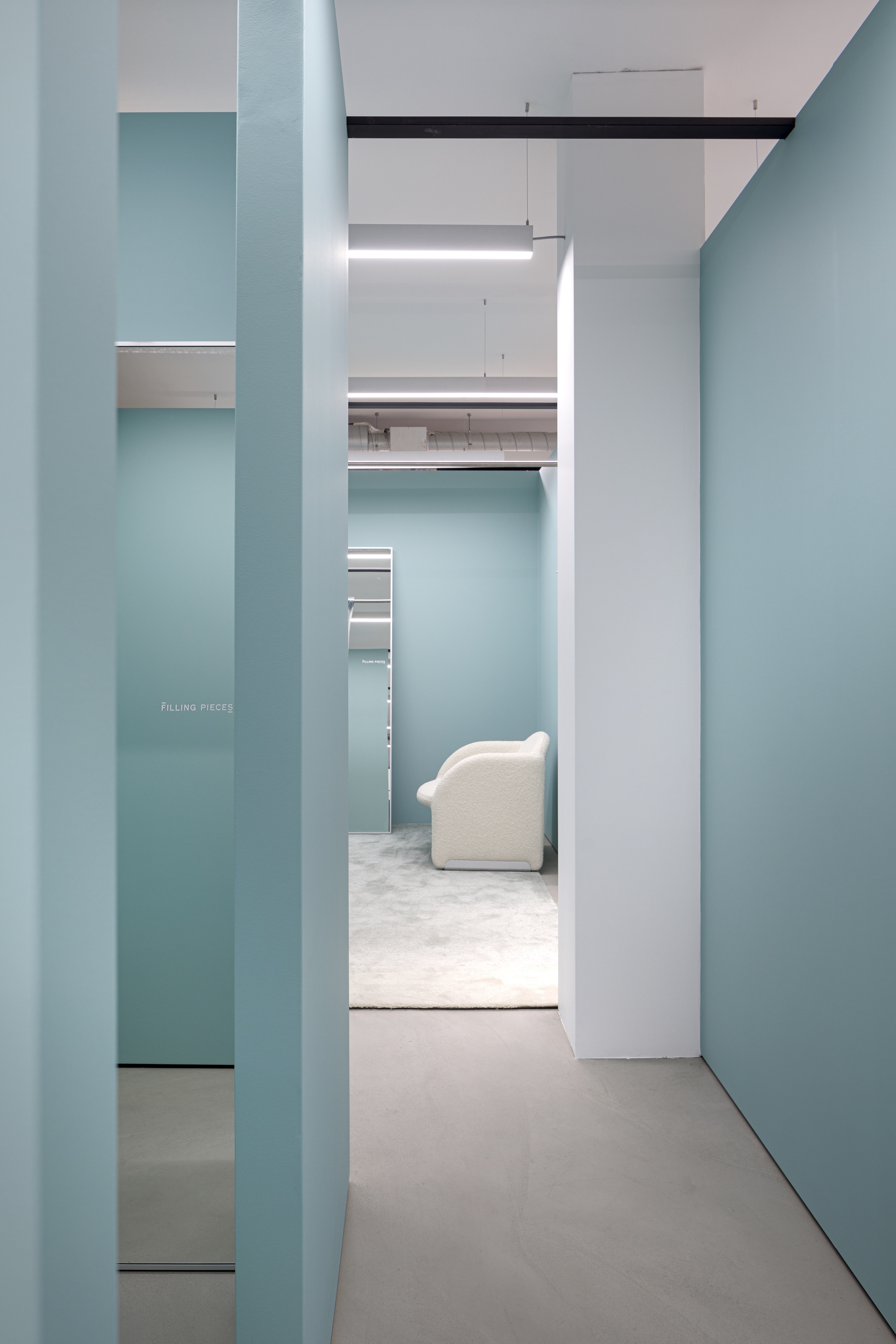 荷兰 Filling Pieces 旗舰店 | 艺术与时尚的简约交融-0