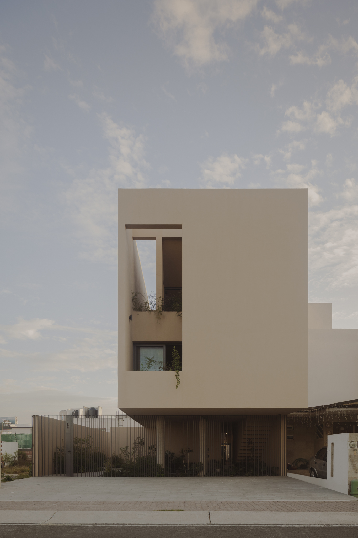 Aguilar House / Taller Segovia Molina-34