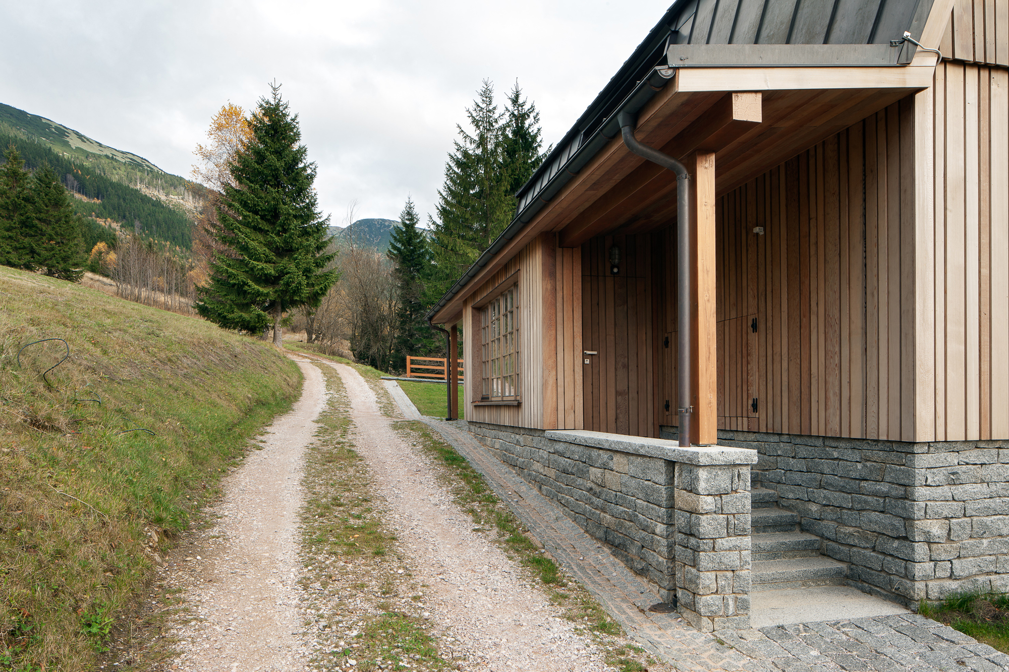 捷克克尔科诺谢山小屋 | 传统与现代的完美融合-22