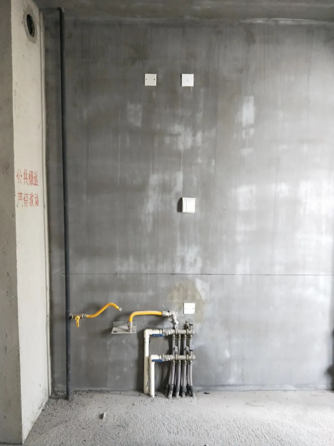 90㎡程序员家居，设备柜、地台、咖啡吧一应俱全-18