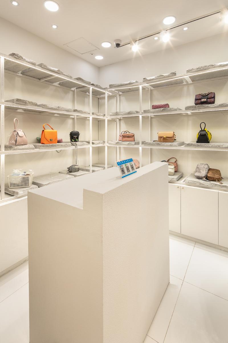 首尔 APM 商场精致小巧的白色调三维空间设计-7