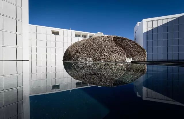 开了灯后，这家性冷淡风的酒店美爆了!-40