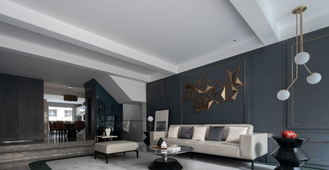 留白的艺术 | 金属与绿色的视觉韵律-0