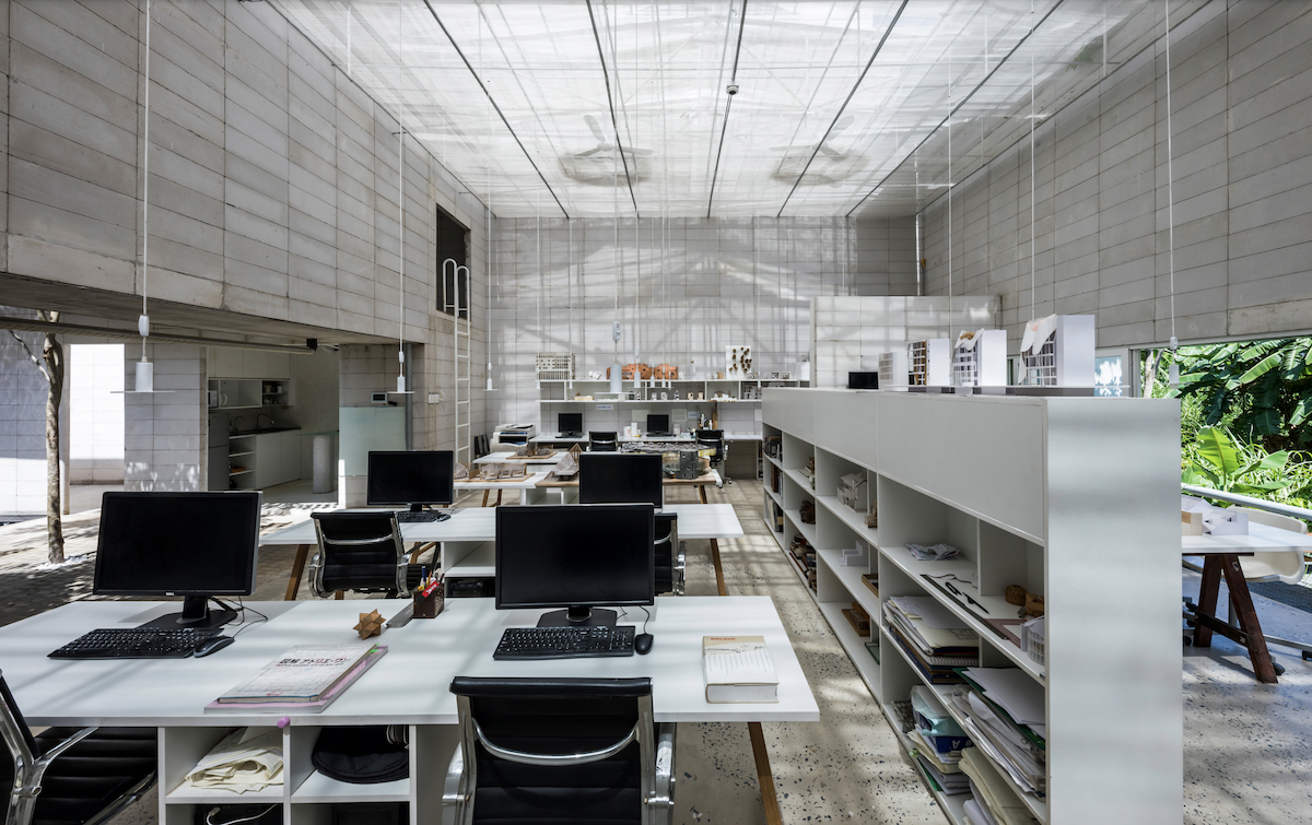 办公室设计中的开放与封闭、宁静与活力的空间对话-37