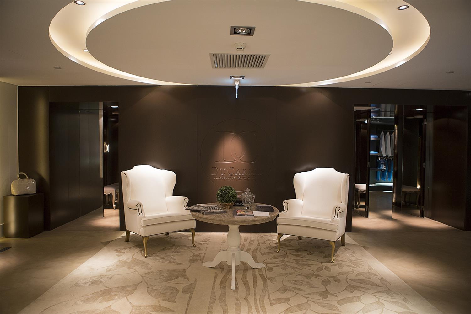 安哥拉杜卡莫商店 · 木质与光线的奢华盛宴-8