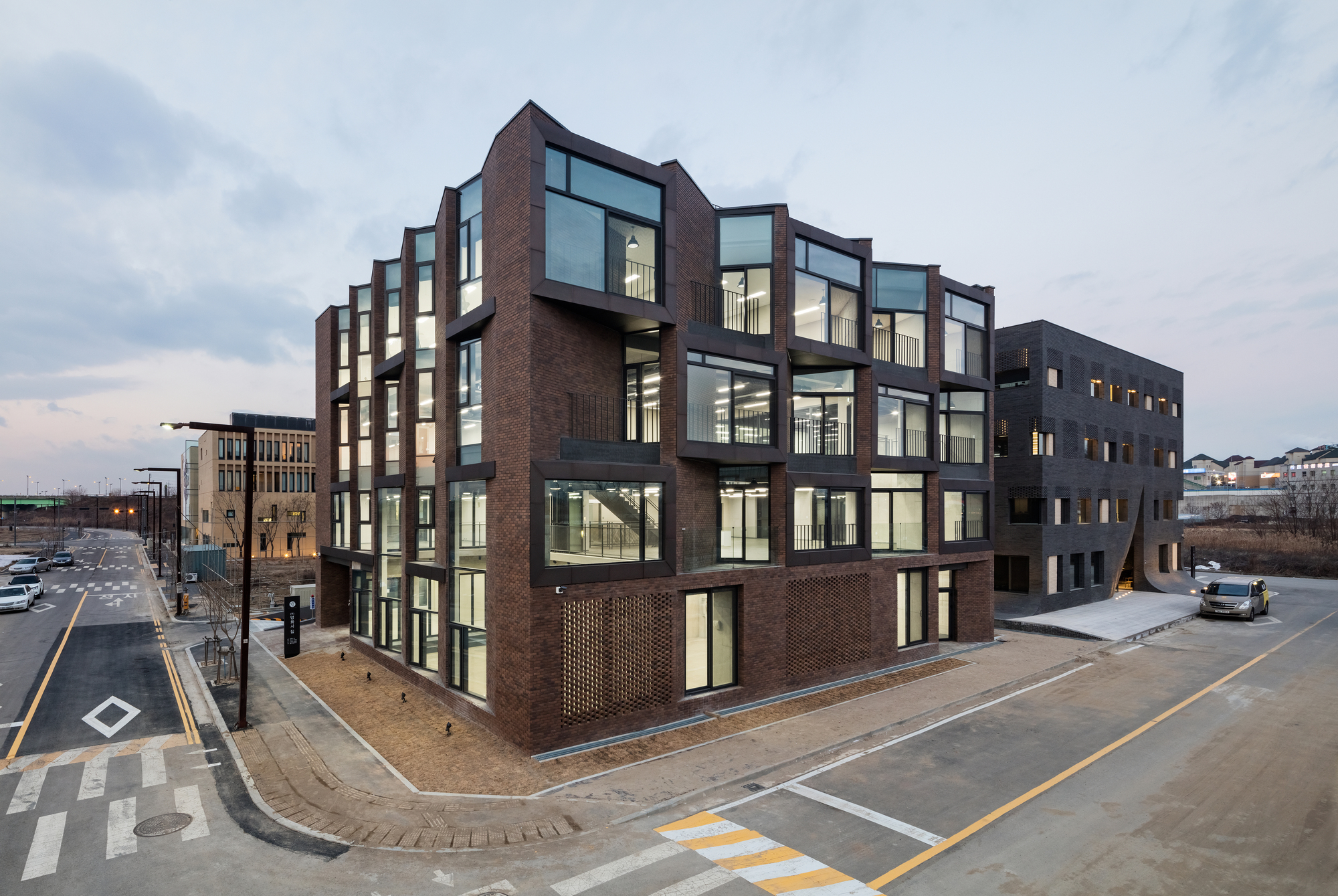 Zip Cinema · 韩国顶级电影工作室的创新总部设计丨Unsangdong Architects-19