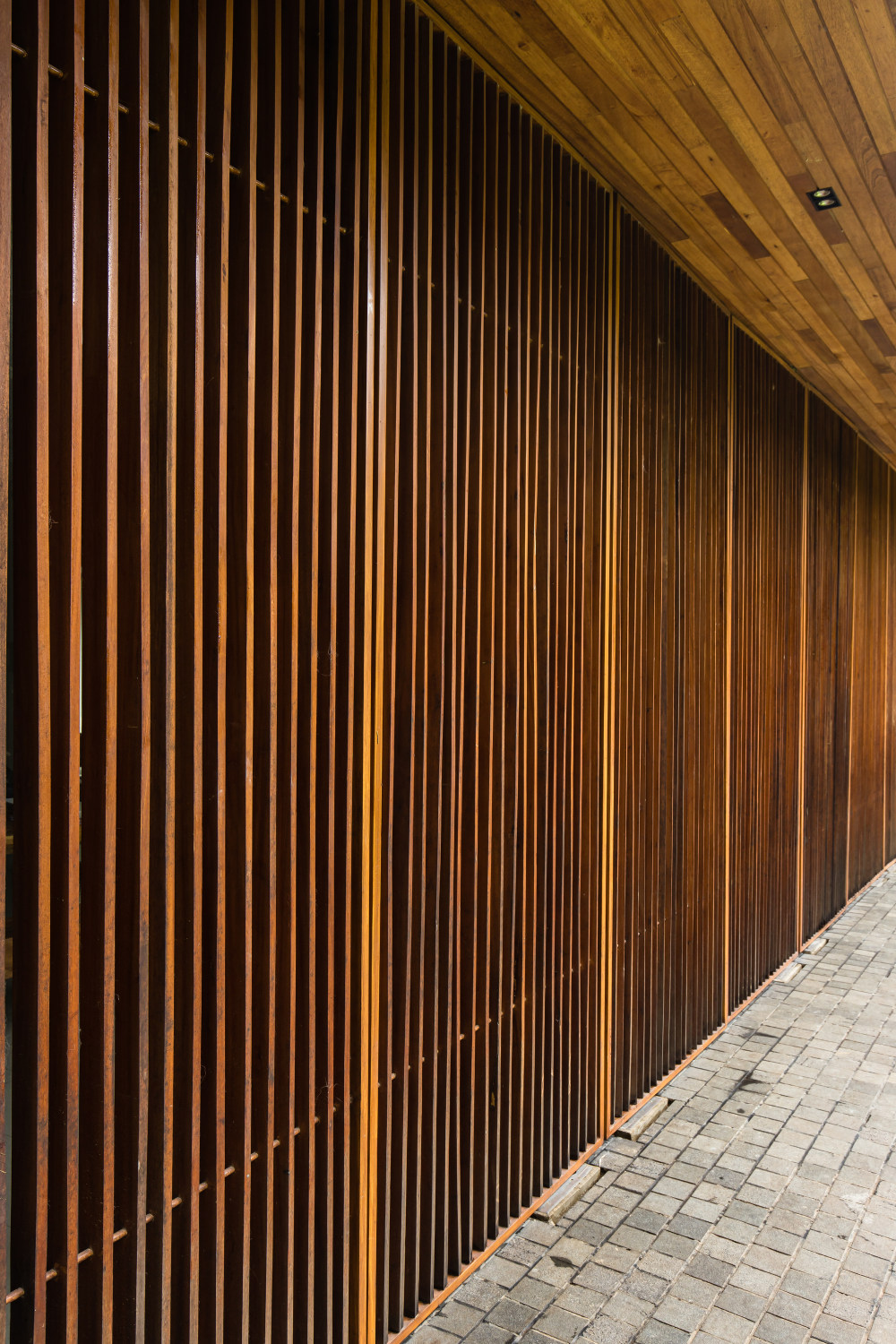 马尼拉特新房子 (2020) | 室内外融合的城市别墅-38