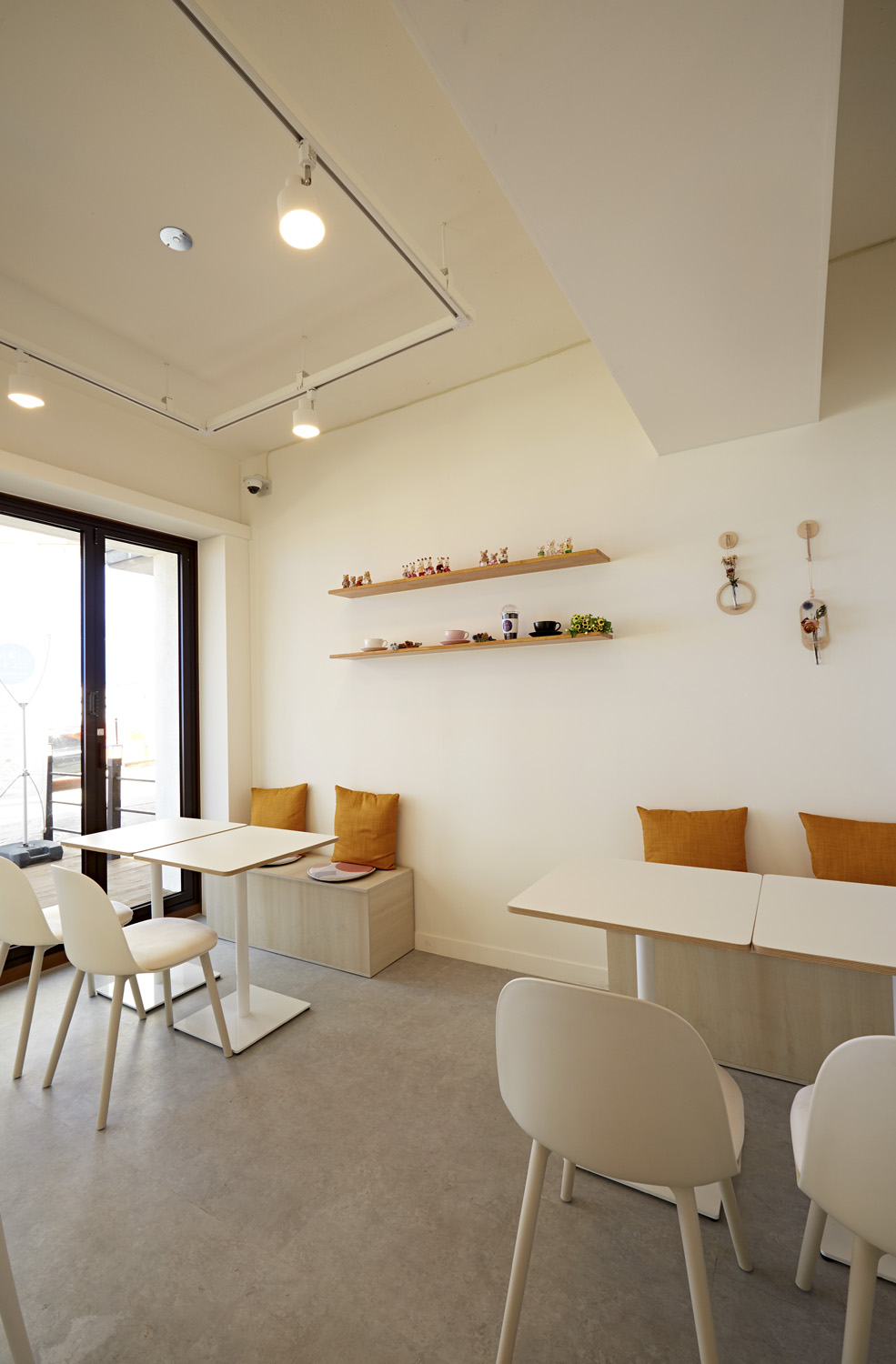 简约白调 16 坪咖啡厅 设计报价案例-14