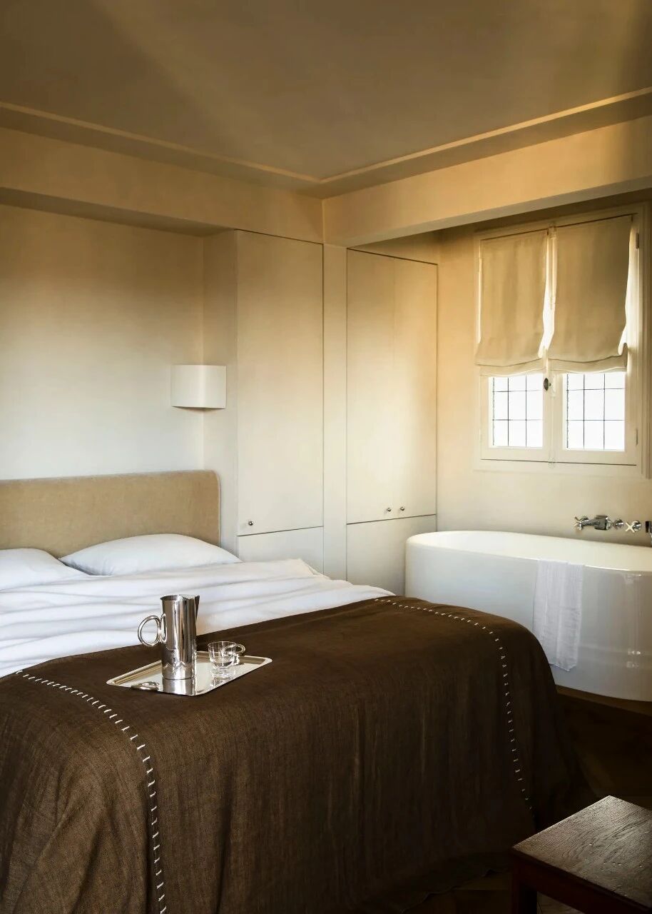 宁静而优雅的城市居所·巴黎公寓丨法国巴黎丨比利时室内设计师玛丽·斯塔兹巴德（Marie Stadsbader）-24