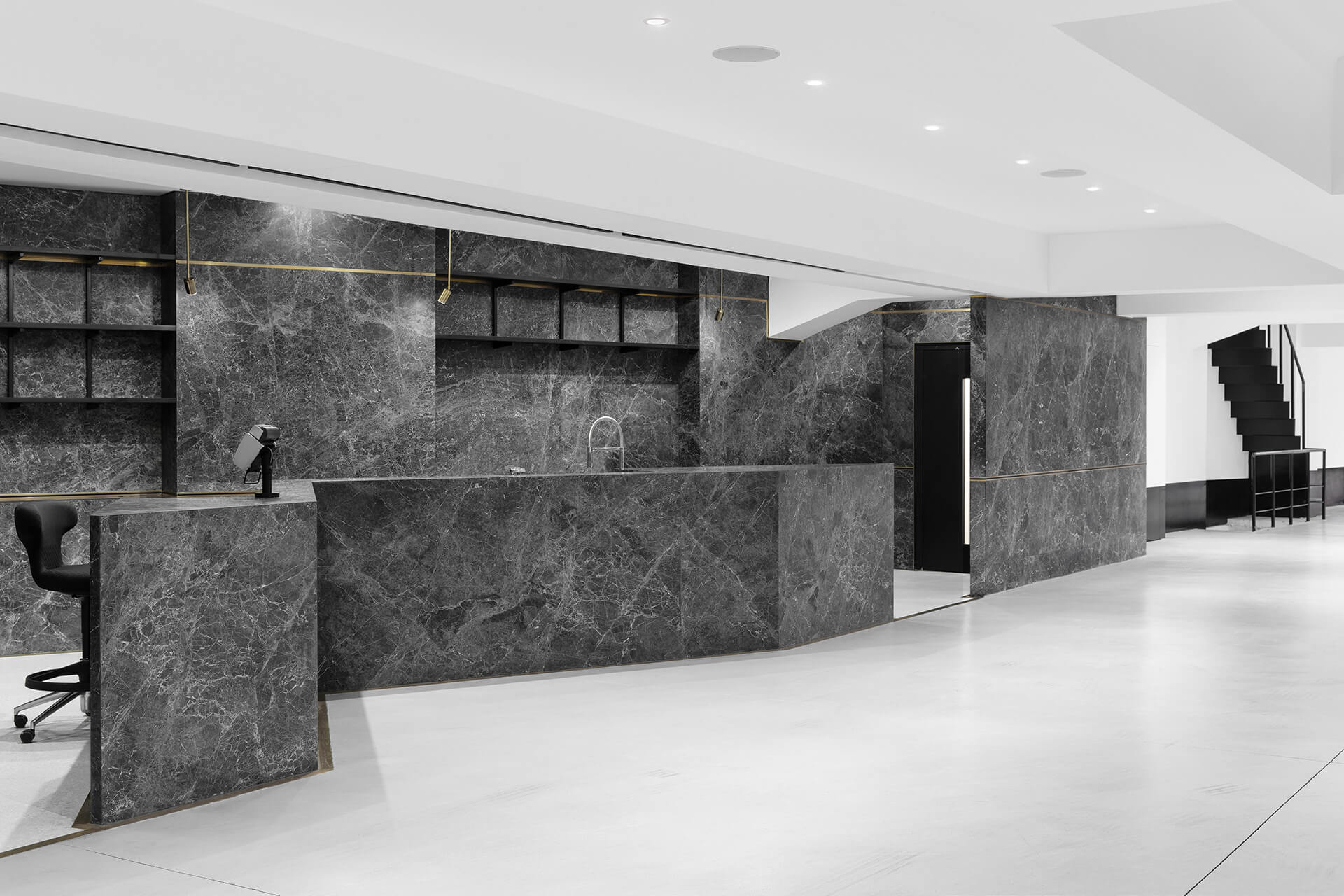 雅典带大理石接待处的停车场丨斯洛文尼亚科洛丨Oikonomakis Siampakoulis architects-23