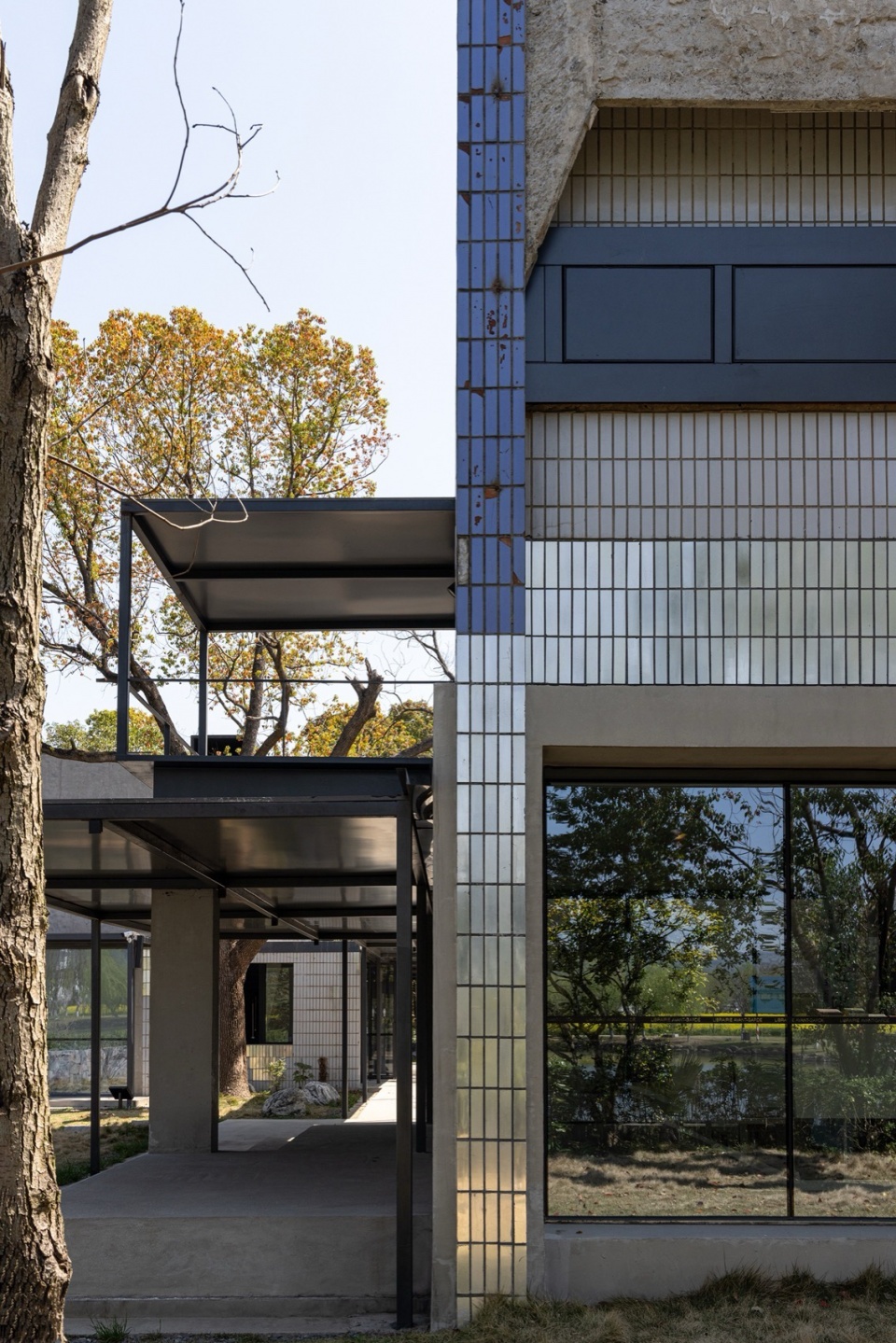 先锋鉴湖书店（鉴湖取水岛市政设施更新项目）丨中国绍兴丨大舍建筑设计事务所,同济大学建筑设计研究院等-41