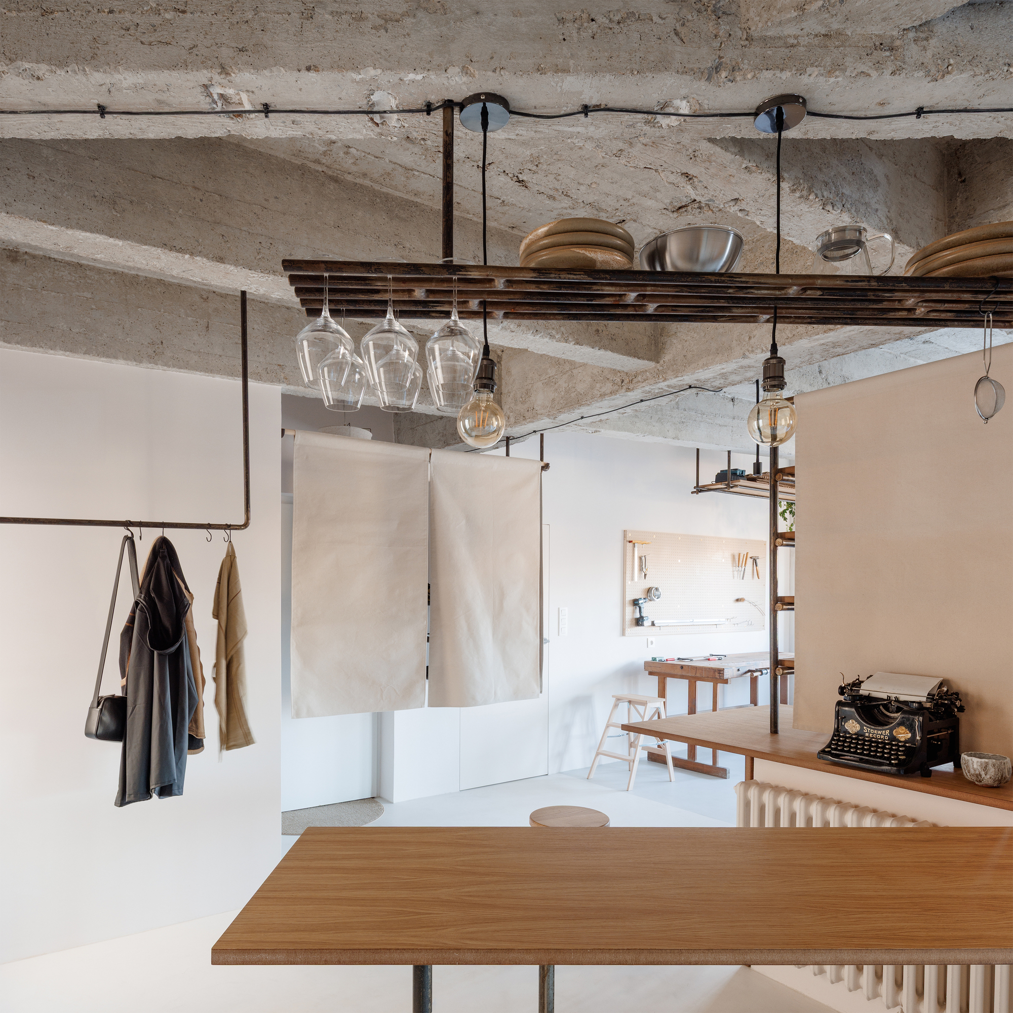 Apartment Conversion into a Creative Studio / alchitekt-24
