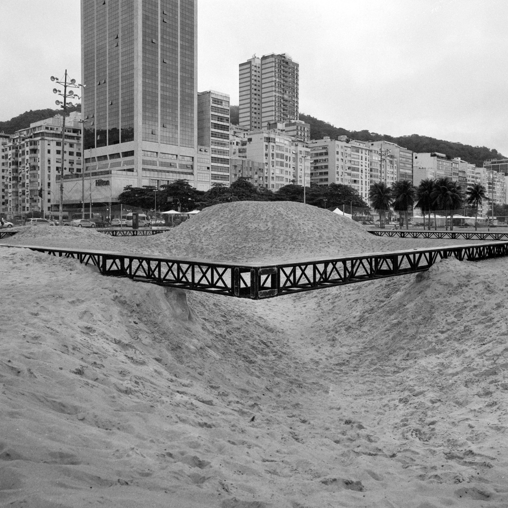 巴西 Copacabana 海滩装置艺术“时间和海滩”-40