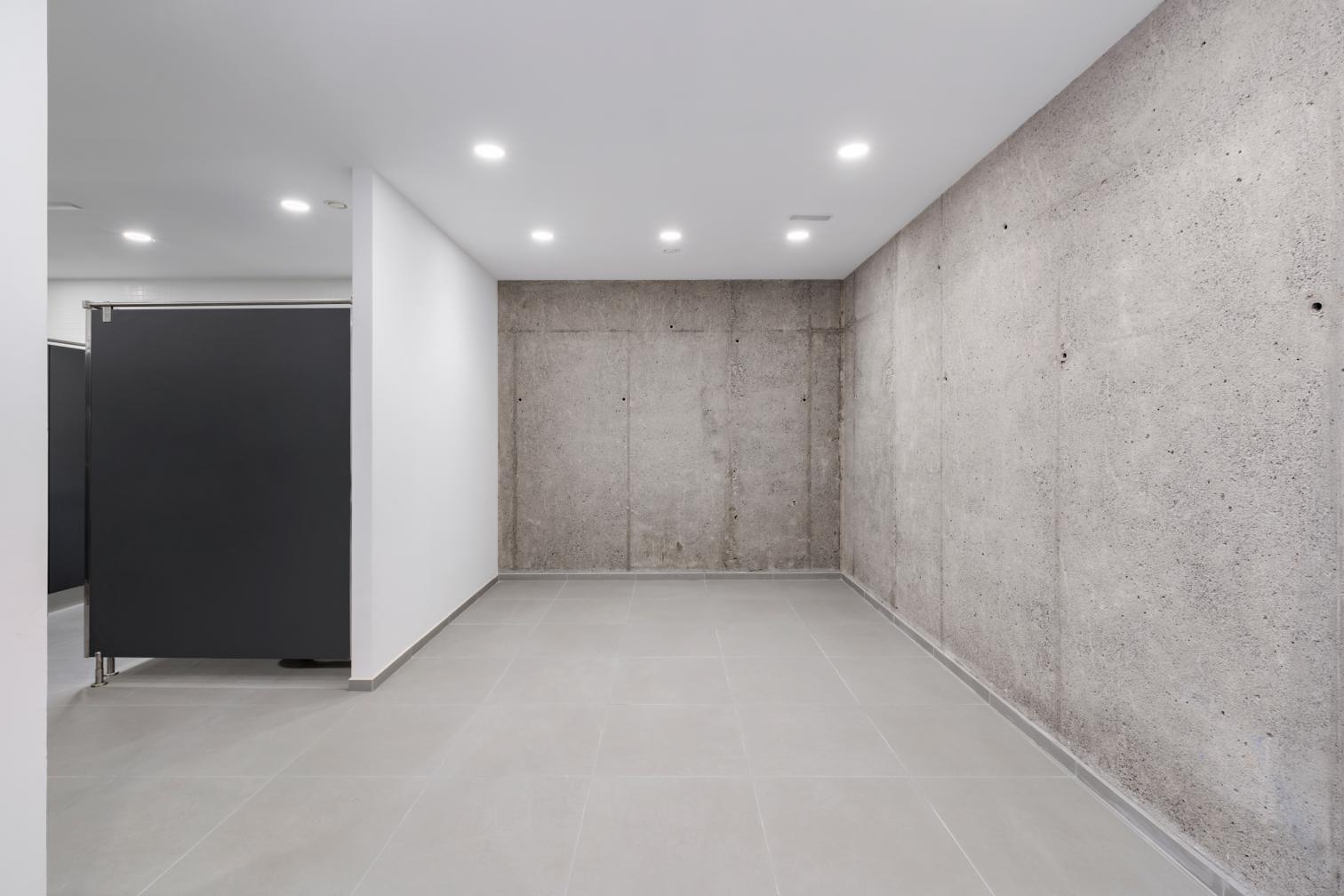 西班牙 Tenerife 岛上的曲线金属运动馆-11