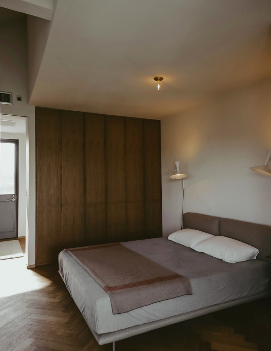 รีโนเวตทาวน์เฮ้าส์ อายุ 10 ปีให้อุ่นละมุนปนดิบเท่สไตล์อินดัสเทรียล-12